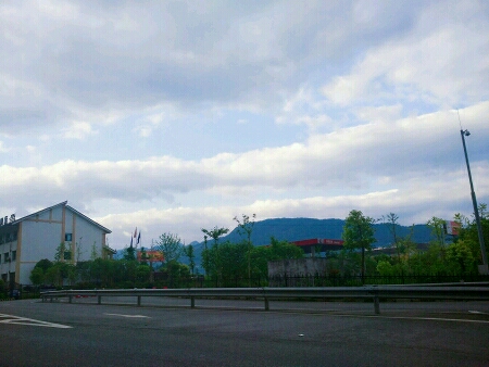 m74BU90gbIBL.jpg