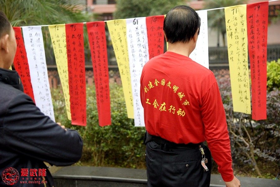 手写的宣传标语.jpg