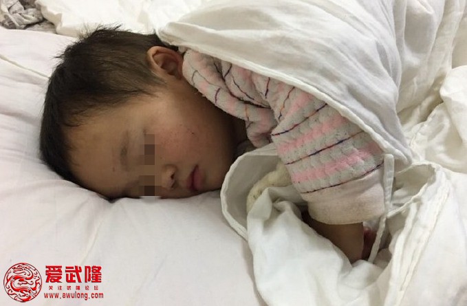 小女孩入睡了.jpg