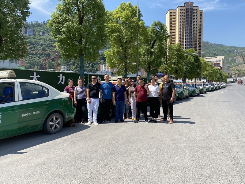 助力高考!武隆出租车公司成立"爱心送考车"车队,可凭准考证免费乘坐!