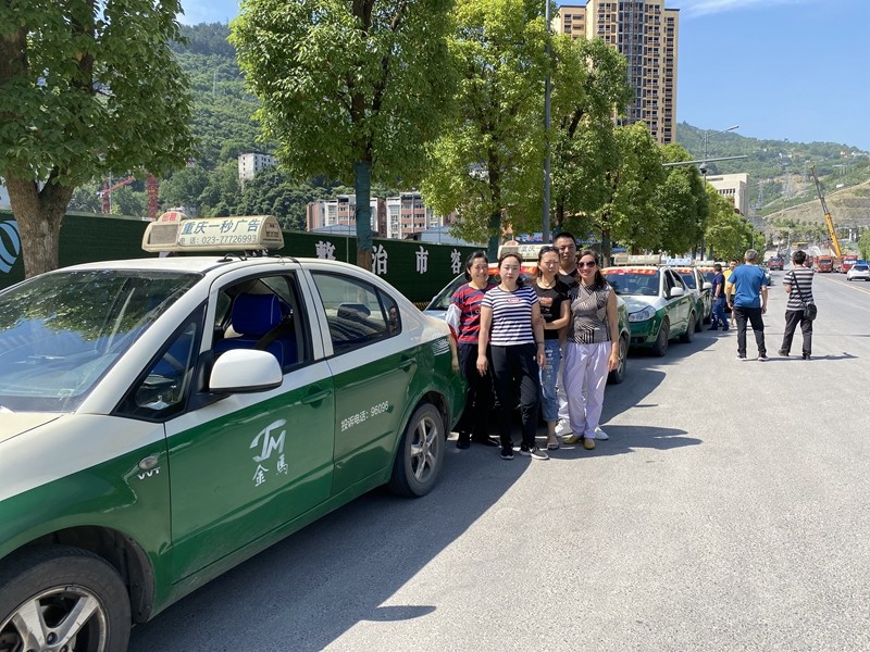 助力高考!武隆出租车公司成立"爱心送考车"车队,可凭准考证免费乘坐!