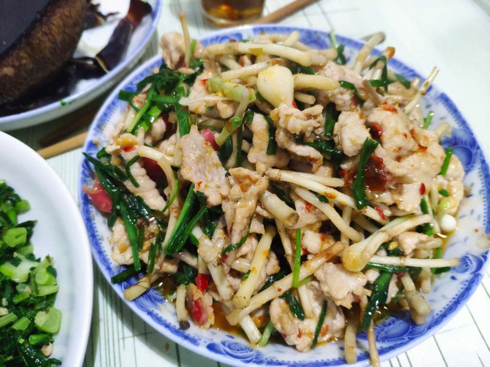 野小蒜折耳根炒肉片,泡椒味版