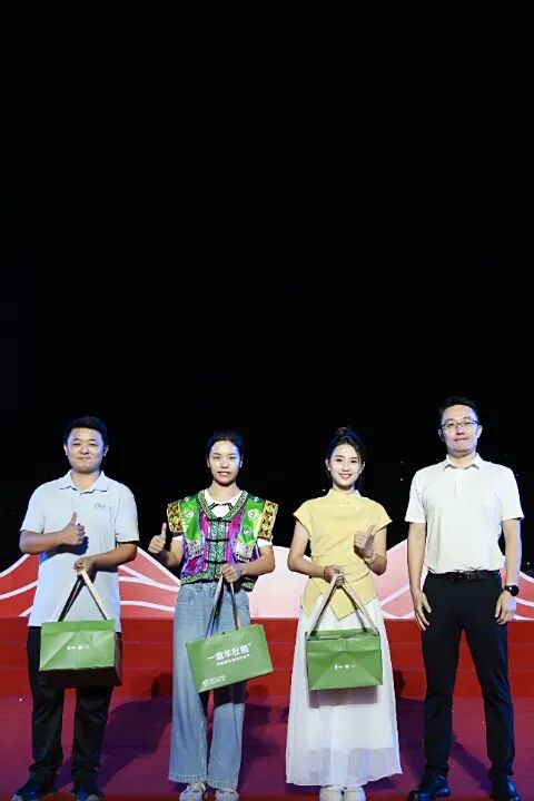 151208nyjjfjkhgl1024hk.jpeg